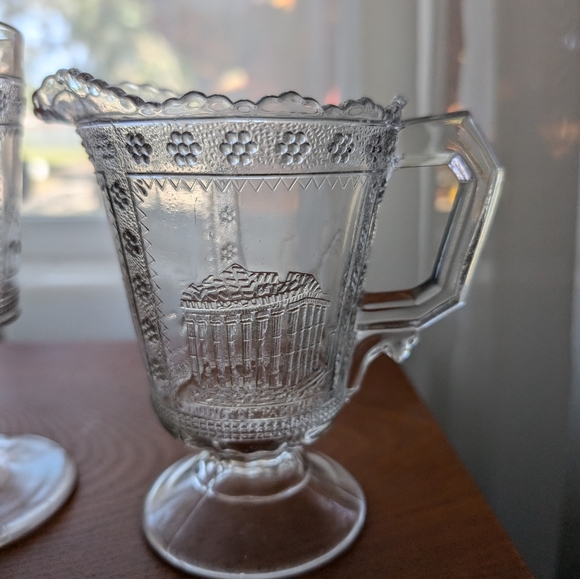 Adams & Co Early American Patterned Glass Sphynx - Picture 2 of 6